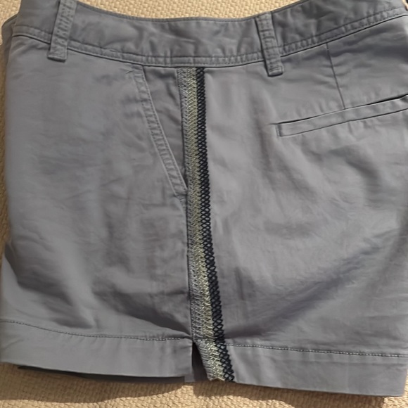 Gap shorts with side green and blue stitching - Picture 4 of 6